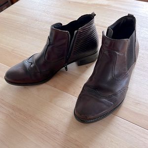 Dark brown boots. Comfy and cute! A bit small for me.